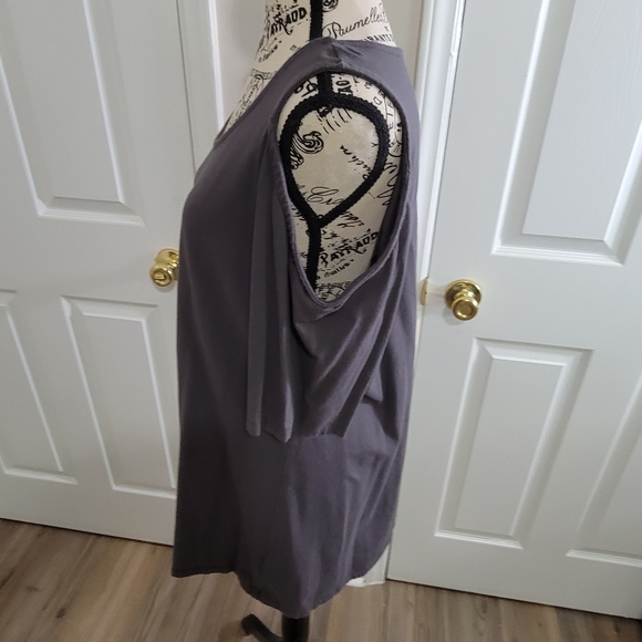 Torrid grey cold shoulder top Women's plus Size 3X - Picture 2 of 6